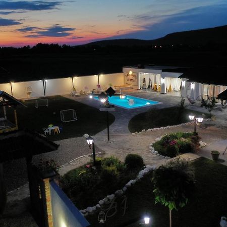 Family Estate Hadzalova Avlija Βίλα Bihać Εξωτερικό φωτογραφία