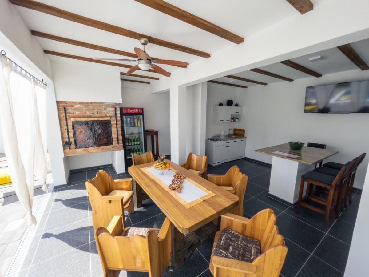 Family Estate Hadzalova Avlija Βίλα Bihać Εξωτερικό φωτογραφία