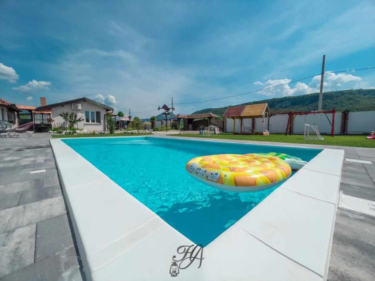Family Estate Hadzalova Avlija Βίλα Bihać Εξωτερικό φωτογραφία